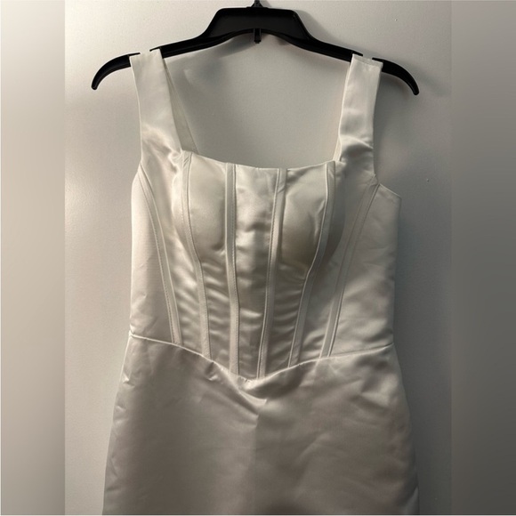 White Satin Bridal Mini Dress w/Removable Train – Vegas, Destination, Modern S/M - Picture 3 of 15